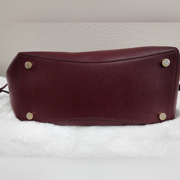 Michael Kors Handbag; Voyager East West Crossgrain Leather Tote - Picture 9 of 13